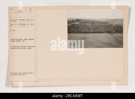 Divisional Review in Camp Kearny, Linda Vista, Kalifornien. Leutnant E.N. Jackson, Sig. R.C hat das Foto am 27. März 1918 aufgenommen. Die Abbildung zeigt Regimente der 40. Division, die den Prüfstand bestanden haben. Das Foto wurde am 23. März 1918 herausgegeben, nachdem es zensiert und von W.C.D.' Stockfoto