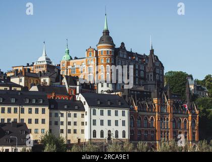 Mariahissen auf der Insel Södermalm im Stadtzentrum von Stockholm in Schweden an einem schönen Sommertag mit blauem wolkenlosem Himmel und hellem Sonnenschein. Stockfoto