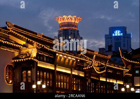 Lotus Top Bund Centre Hinter Yuyuan Stockfoto