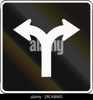 Wegweiser für Spurmanagement in Kanada - Lane für Links- und Rechtsabbiegung. Dieses Zeichen wird in Ontario verwendet. Stockfoto