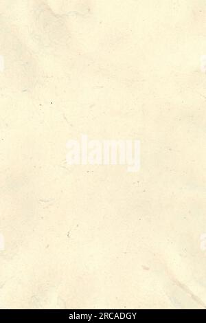 Dickes, handgemachtes Papier mit viel Struktur. Hellgelber vertikaler Hintergrund Stockfoto