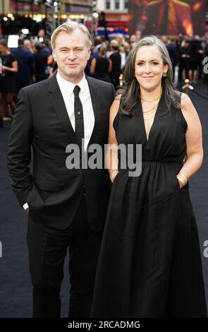 Christopher Nolan und Emma Thomas kommen zur britischen Premiere von Oppenheimer im Odeon Luxe, Leicester Square in London. Foto: Donnerstag, 13. Juli 2023. Stockfoto