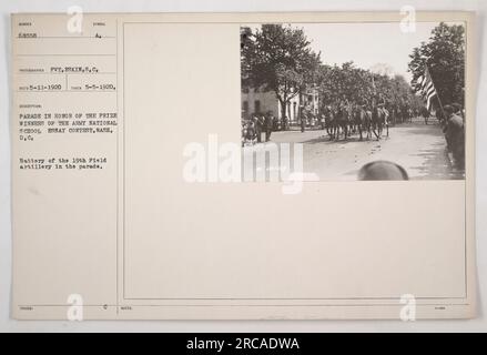 Parade zu Ehren der Preisträger des Army National School Essay Contest in Washington, D.C. Auf dem Foto, das am 5. Mai 1920 von Private Eskin im Signalkorps aufgenommen wurde, ist eine Batterie der 19. an der Parade teilnehmenden Feldartillerie zu sehen. Stockfoto