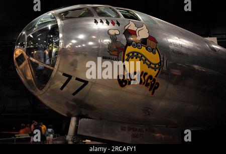 „Bockscar“ die B-29, die den Zweiten Weltkrieg beendete, ist im National Museum of the U.S. zu sehen Luftwaffe am Wright-Patterson Luftwaffenstützpunkt bei Dayton Ohio. Stockfoto