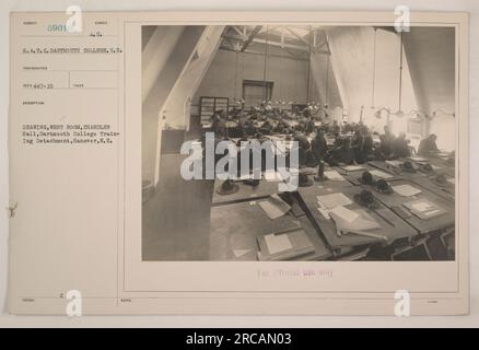 Soldaten der Dartmouth College Training Einheit versammeln sich im Salon von Chandler Hall, Hannover, New Hampshire. Dieses Foto wurde vom S.A.T.C. Fotografen am Dartmouth College aufgenommen und ist mit der Identifikationsnummer 59010 gekennzeichnet. Das Bild ist nur für den offiziellen Gebrauch bestimmt. Stockfoto