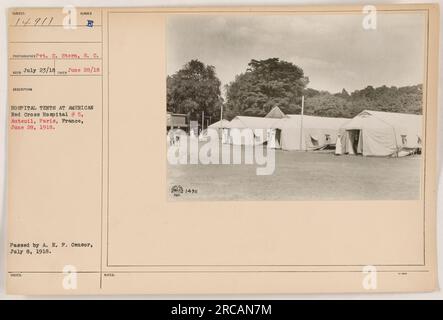 Krankenhauszelte im American Red Cross Hospital #5 in Auteuil, Paris, Frankreich. Das Foto wurde am 28. Juni 1918 von Pvt. C. Stern, S.C. aufgenommen Es wurde am 8. Juli 1918 nach Genehmigung durch den A.E.F. Censor veröffentlicht. Die Beschreibungsnummer lautet 14911. Stockfoto