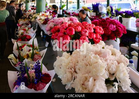 Hmong Flower Farmers steht im Pike Place Market Seattle Washington State USA Stockfoto