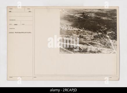 Luftfoto aufgenommen im Jahr 1919, an einem unbekannten Ort während des Ersten Weltkriegs. Das Foto zeigt eine Landschaft mit dem Symbol EU. Dieses Foto wurde für Luftaufnahmen aufgenommen und ist als B 885-A 3-0000 bekannt. Stockfoto