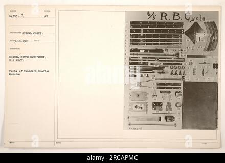 Teile einer Standard-Graflex-Kamera, die vom Signalkorps der US-Armee verwendet wird. Das Bild trägt die Bezeichnung „6/8 R.B. Zyklus“ und hat die eindeutige Identifikationsnummer 64353-A. Es wurde am 3. Oktober 1921 aufgenommen. Die Beschreibung enthält verschiedene Symbole und Hinweise zu bestimmten Komponenten der Kamera. Stockfoto