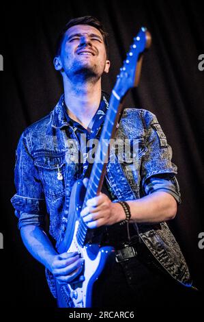 Ed Clarke auf der Gitarre Stockfoto