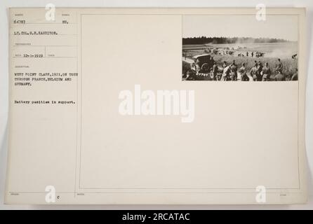 West Point Klasse, 1921, Besuch von Militärstandorten in Frankreich, Belgien und Deutschland während ihrer Tour. Dieses Foto zeigt eine Batterieposition in der Halterung, die als SUMBER 64787 LT bezeichnet wird. OBERST. G.R. HARRISON. Das Foto wurde von einem nicht identifizierten Fotografen aufgenommen und erhielt es am 1. Dezember 1919. Dieses Bild wird mit dem Symbol „C NOTE“ beschrieben. Stockfoto