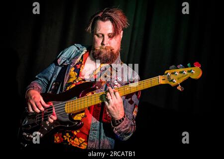 Billy Dedman auf Bass Stockfoto