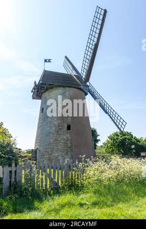 Aus dem 17. Jahrhundert restaurierte Bembridge Windmill, High Street, Bembridge, Isle of Wight, England, Vereinigtes Königreich Stockfoto