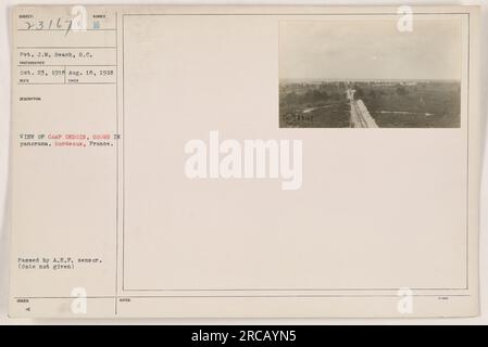 Bildunterschrift: Pvt. J.W. Der Strand fotografierte an einem unbestimmten Datum einen Panoramablick auf Camp Debois in Souge, Bordeaux, Frankreich. Das Foto wurde am 18. August 1918 empfangen und zeigt das Camp aus einer fernen Perspektive. Es wurde von der A.E.F. Zensur verabschiedet. Zuordnungsnotizen weisen auf den Eingang und die Ausgabe im Jahr 2015 hin. Stockfoto