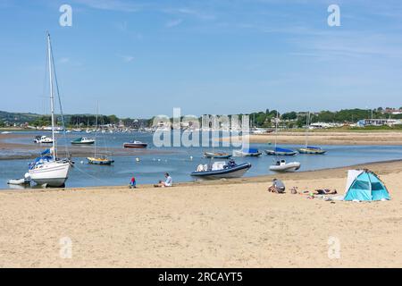 Blick auf Strand und Hafen, Bembridge, Isle of Wight, England, Großbritannien Stockfoto