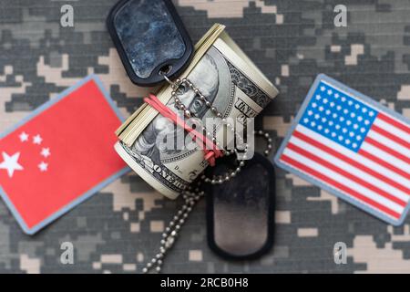 Militärbeziehungen zwischen USA und Nordkorea, Identifizierung von Hundemarken auf digitalem Tarngewebe. 3D Abbildung Stockfoto