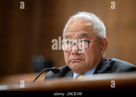 Washington, Vereinigte Staaten Von Amerika. 13. Juli 2023. Jack ading, Minister für auswärtige Angelegenheiten und Handelsrepublik der Marshallinseln, tritt vor einer Anhörung des Senatsausschusses für Energie und natürliche Ressourcen auf, um das Compact of Free Association Amendment Act von 2023 im Dirksen Senate Office Building in Washington, DC, am Donnerstag, den 13. Juli 2023 zu prüfen. Kredit: Rod Lamkey/CNP/Sipa USA Kredit: SIPA USA/Alamy Live News Stockfoto