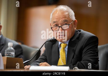 Washington, Vereinigte Staaten Von Amerika. 13. Juli 2023. Jack ading, Minister für auswärtige Angelegenheiten und Handelsrepublik der Marshallinseln, tritt vor einer Anhörung des Senatsausschusses für Energie und natürliche Ressourcen auf, um das Compact of Free Association Amendment Act von 2023 im Dirksen Senate Office Building in Washington, DC, am Donnerstag, den 13. Juli 2023 zu prüfen. Kredit: Rod Lamkey/CNP/Sipa USA Kredit: SIPA USA/Alamy Live News Stockfoto