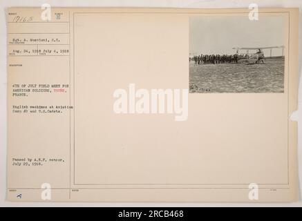 Sergeant A. Moscioni vom Signalkorps hat dieses Foto am 4. Juli 1918 während des 4. Juli Feldtreffens für amerikanische Soldaten in Tours, Frankreich, aufgenommen. Das Bild zeigt englische Flugzeuge im Aviation Camp Nr. 2, zusammen mit US-Kadetten. Es wurde am 29. Juli 1918 vom A.E.F.-Zensor verabschiedet." Stockfoto