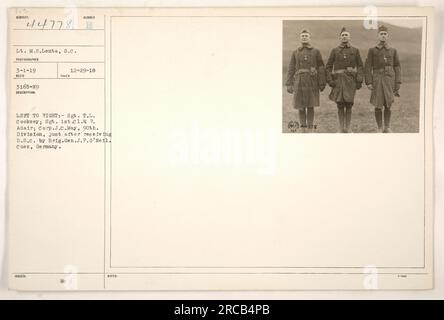 Amerikanische Soldaten der 90. Division in Deutschland erhalten Auszeichnungen von Brigadegeneral J.P. O'Neill. Links nach rechts auf dem Foto sind Sergeant P.L. Cooksey, Sgt. 1. Klasse R. Adair und Corp. J.C. May. Corp May hatte soeben den Distinguished Service Cross (D.S.C.) erhalten. Stockfoto