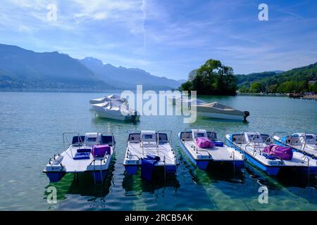 Bootsverleih in Lac d'Annecy, Annecy, Auvergne-Rhone-Alpes, Frankreich Stockfoto