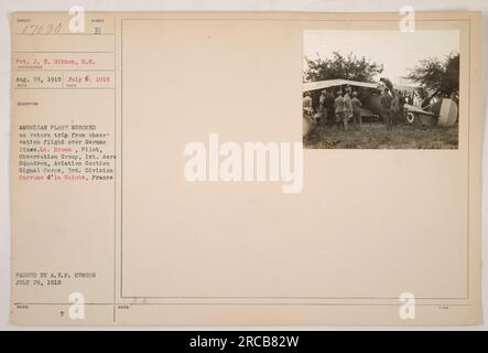 Ein amerikanisches Flugzeug wurde auf dem Rückflug vom Beobachtungsflug über deutsche Linien zerstört. LT. Brown, Pilot der 1. Aero-Staffel, war Teil der Beobachtungsgruppe in Frankreich. Das Foto wurde am 6. Juli 1918 aufgenommen und von A.E.P. übergeben Zensor am 29. Juli 1918. Stockfoto