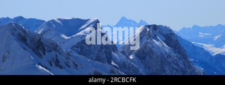 Berge der Schweizer Alpen von Chaserrugg aus gesehen Stockfoto