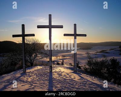 Kreuze, Sonnenaufgang, Kornbuehl, Schwäbische Alb Stockfoto