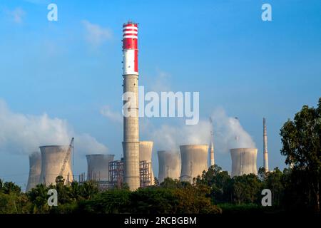 Wärmekraftwerk II der Neyveli Lignite Corporation Limited NLC in Neyveli, Tamil Nadu, Südindien, Indien, Asien Stockfoto