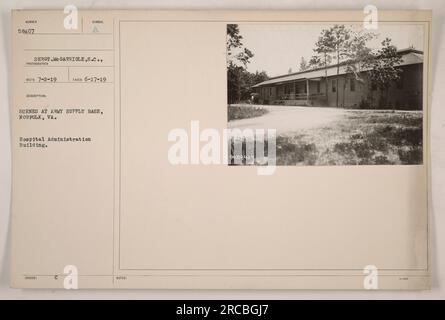 Gebäude der Krankenhausverwaltung an der Army Supply Base in Norfolk, Virginia. Foto aufgenommen am 17. Juni 1919, von Sergeant Me Garrigle, dem offiziellen Fotografen im Ersten Weltkrieg Dieses Bild wird als "Szenen auf der Army Supply Base, Norfolk, VA" beschrieben. Das Foto hat die Identifikationsnummer 58407 und wurde zusammen mit den Anmerkungen 9858407 ausgestellt. Stockfoto