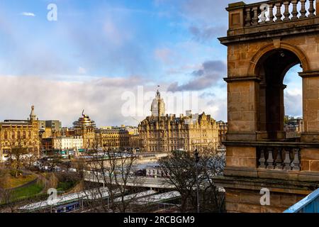 Wunderschöne Aufnahmen von Edinburgh City, aufgenommen in Schottland Stockfoto