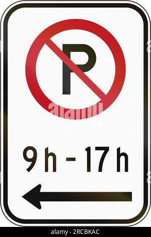 Kanadisches Straßenschild - kein Parken zu angegebener Zeit auf der linken Seite. Dieses Zeichen wird in Quebec verwendet. Stockfoto