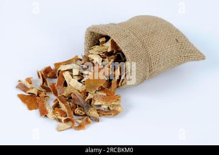 Mandarinenschale (Citri reticulatae Pericarpium), ausgeschnitten, Gegenstand Stockfoto