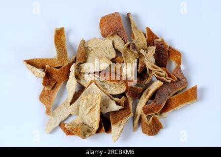 Mandarinenschale (Citri reticulatae Pericarpium), ausgeschnitten, Gegenstand Stockfoto