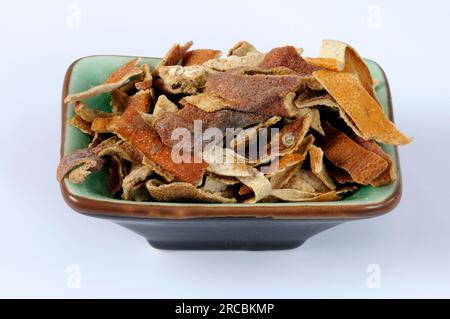 Mandarinenschale (Citri reticulatae Pericarpium), ausgeschnitten, Gegenstand Stockfoto