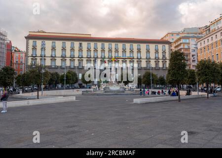 Neapel, Italien - 10. April 2022: Außenansicht des Rathauses von Neapel auf der Piazza Municipio. Stockfoto