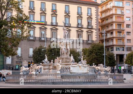 Neapel, Italien - 10. April 2022: Außenansicht des Rathauses von Neapel auf der Piazza Municipio. Stockfoto