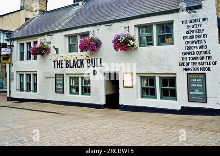 Der Schwarze Stier, Otley, West Yorkshire, England, der älteste Pub in Otley Stockfoto