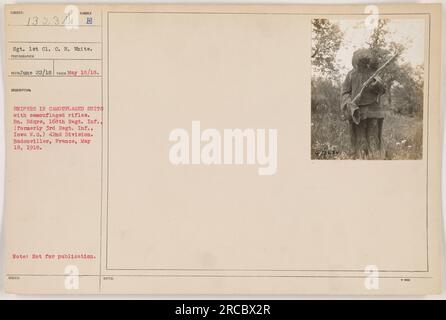 Scharfschützen in getarnten Anzügen, ausgestattet mit getarnten Gewehren, in der BN. Hdqrs, 168. Regiment Infanterie, Teil der 42. Division. Das Foto zeigt Sergeant 1. Cl. C. H. White im Ersten Weltkrieg Das Foto wurde am 18. Mai 1918 in Badonviller, Frankreich, aufgenommen. Bitte beachten Sie, dass dieses Bild nicht zur Veröffentlichung vorgesehen ist. Stockfoto