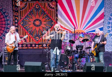 Gaelforce ist eine kultivierte Band aus keltischen Folk-Rockbands, die auf dem GTSF-Musikfestival 2023 in Southwell, Nottinghamshire, live auf der Bühne spielt. Stockfoto