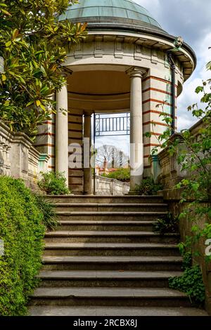 Wunderschöne Aufnahmen aus Hill Garden und Pergola Stockfoto