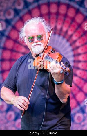 Gaelforce ist eine kultivierte Band aus keltischen Folk-Rockbands, die auf dem GTSF-Musikfestival 2023 in Southwell, Nottinghamshire, live auf der Bühne spielt. Stockfoto