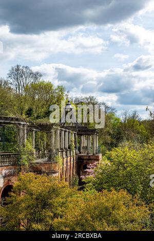 Wunderschöne Aufnahmen aus Hill Garden und Pergola Stockfoto