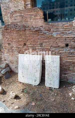 Rom, Latium, Italien, Largo di Torre Argentinien ist ein Platz in Rom, Italien, mit vier römischen republikanischen Tempeln und den Überresten von Pomp Stockfoto