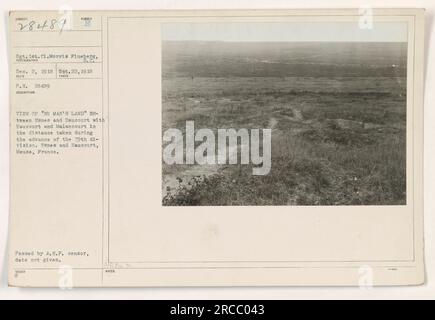 Bildunterschrift: 1. Class Sgt. Morris Fineberg hat ein Foto von "No man's Land" zwischen Esnes und Haucourt aufgenommen, wobei Haucourt und Malancourt im Hintergrund zu sehen waren. Das Foto wurde während des Vormarsches der 79. Division am 22. Oktober 1918 in Fenes und Haucourt, Mause, Frankreich, aufgenommen. Das Bild wurde vom A.E.P.-Zensor genehmigt, aber das Ausgabedatum ist unbekannt. Hinweis: Die Beschreibung des Bildes wurde aus der mitgelieferten offiziellen Dokumentation entnommen. Stockfoto