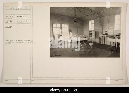 Bildunterschrift: 'Camp Hospital No. 48 Operationssaal in Recey sur Ourcey, Cote D'Or, Frankreich. Foto von Sergeant A.L. Villanova am 27. März 1919. Dieses Bild ist Teil einer Sammlung von Fotografien, die während des Ersten Weltkriegs aufgenommen wurden und die amerikanische Militäraktivität im Lagerkrankenhaus dokumentieren.“ Stockfoto