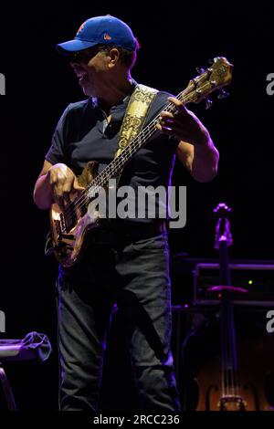 Alicante, Spanien. 13. Juli 2023. Der amerikanische Bassspieler und Grammy-Gewinner Stanley Clarke tritt während des Fijazz Festivals 2023 auf seiner N'4EVER-Tour auf. Kredit: Marcos del Mazo/Alamy Live News Stockfoto