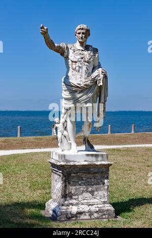Statue von Gaius Julius Caesar, römischem Kaiser, General und Staatsmann auf dem Anwesen von John und Mable Ringling in Sarasota, Florida, USA. Stockfoto