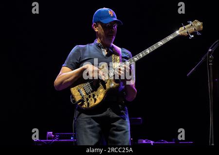 Alicante, Spanien. 13. Juli 2023. Der amerikanische Bassspieler und Grammy-Gewinner Stanley Clarke tritt während des Fijazz Festivals 2023 auf seiner N'4EVER-Tour auf. Kredit: Marcos del Mazo/Alamy Live News Stockfoto