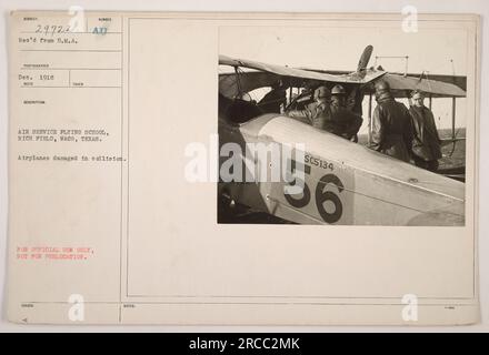 Bild wurde im Dezember 1918 in Rich Field in Waco, Texas, aufgenommen. Das Foto zeigt Flugzeuge, die bei einer Kollision während des Trainings in den USA beschädigt wurden Flugschule. Dieses Bild wurde vom D.M.A.-Fotografen empfangen und ist nur für den offiziellen Gebrauch, nicht zur Veröffentlichung, gekennzeichnet. Stockfoto